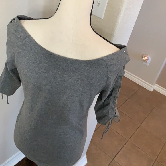 COPY - H&M gray top - Picture 11 of 17